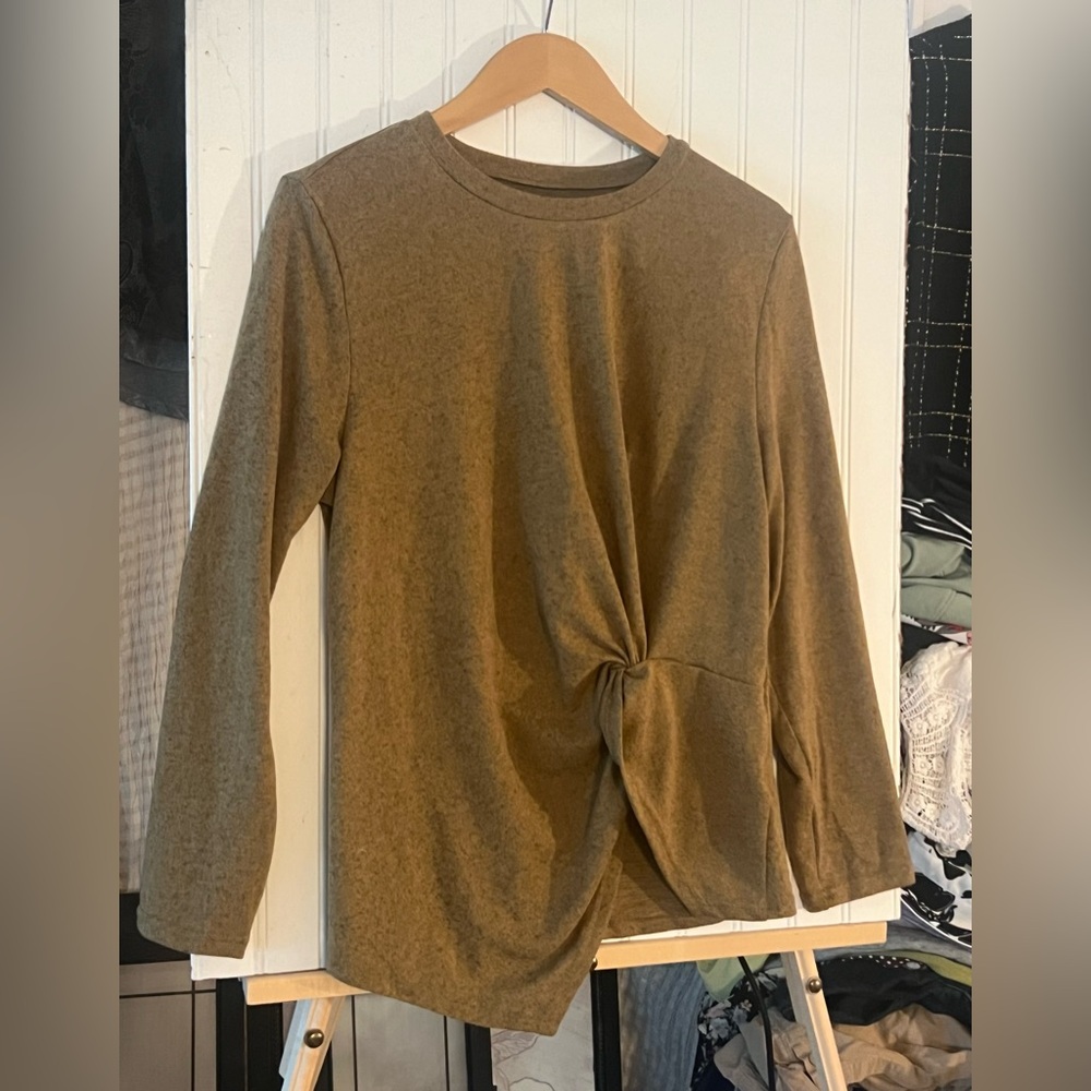 Long Sleeve Gold Shirt with Front Twist